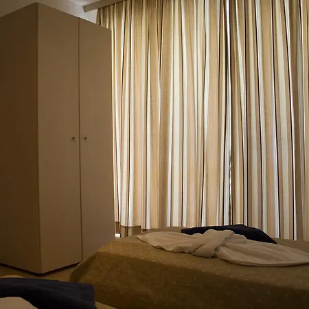 Sunny House Apart نيسيبار
