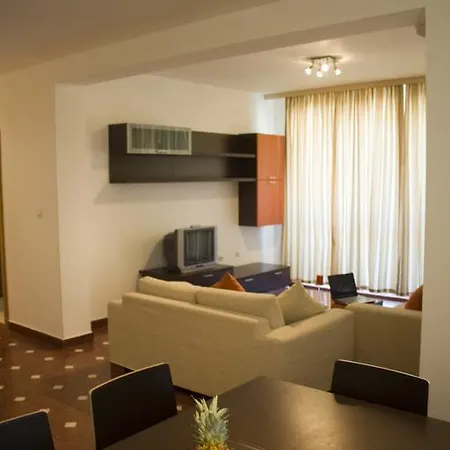 Sunny House Apart نيسيبار
